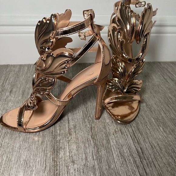 Rose gold wing heels - Picture 3 of 4